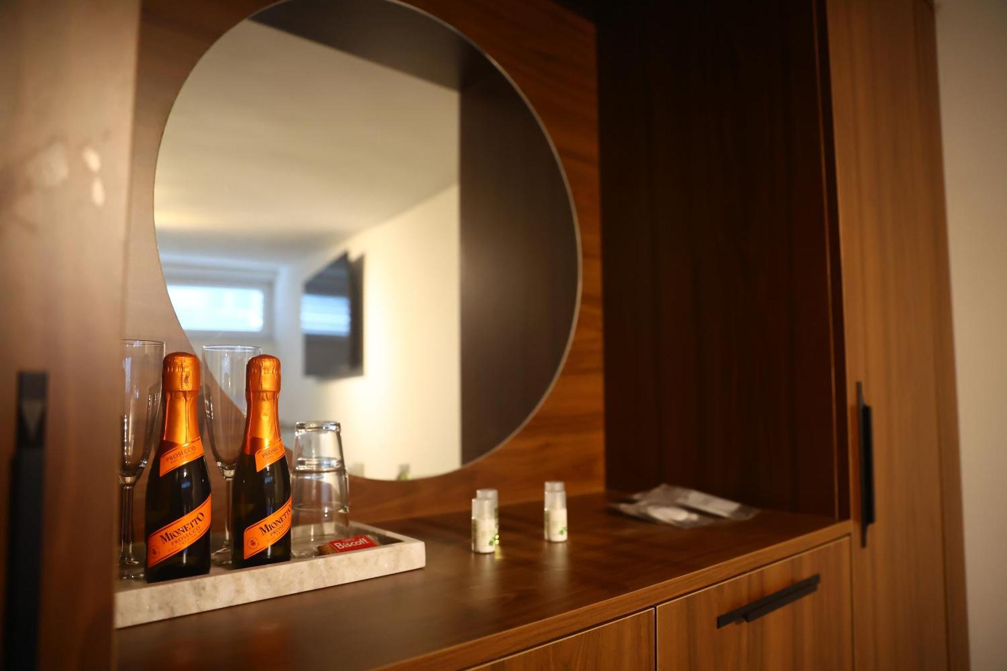 Jam Apartments Κόμπλεντς Εξωτερικό φωτογραφία
